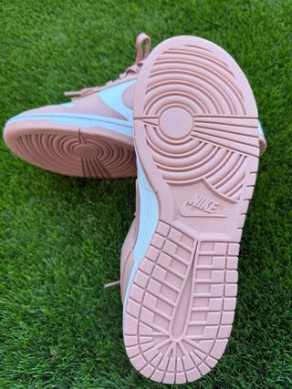 Zapatillas Nike Dunk color salmón