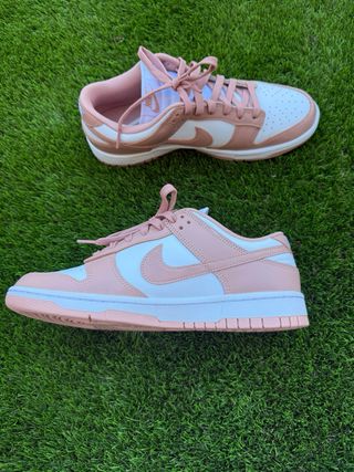 Zapatillas Nike Dunk color salmón