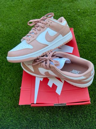 Zapatillas Nike Dunk color salmón