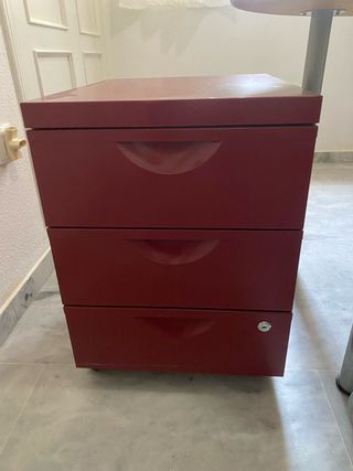 Mesa y 2 Sillas Despacho y silla con ruedas