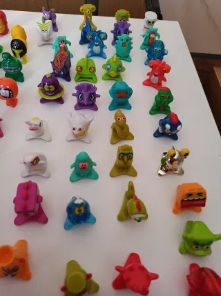 Figuritas y muñecos variados