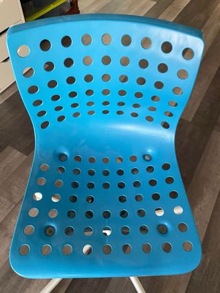 Silla de oficina azul y blanca
