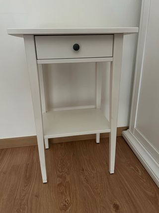 Mesita de noche alta blanca Ikea