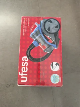 Aspirador Ufesa multiciclónico 800W