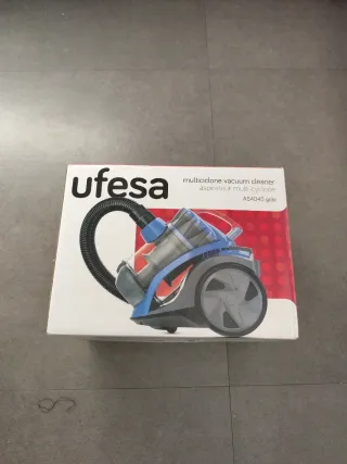Aspirador Ufesa multiciclónico 800W