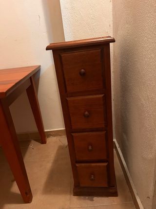 Cajonera pequeña de madera