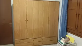 Armario de madera