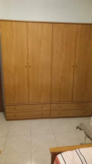 Armario de madera