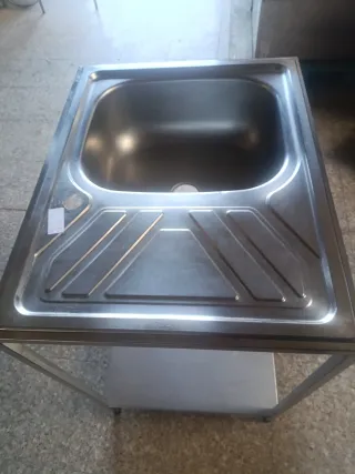 PILA BAJO BARRA EN ACERO INOXIDABLE CON ESTANTE