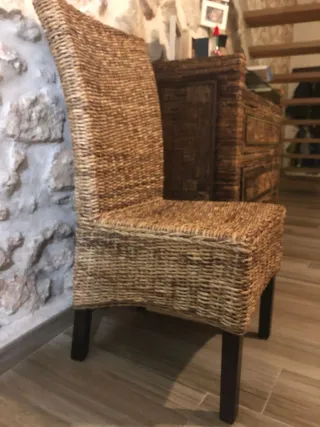 Silla colonial de mimbre y madera