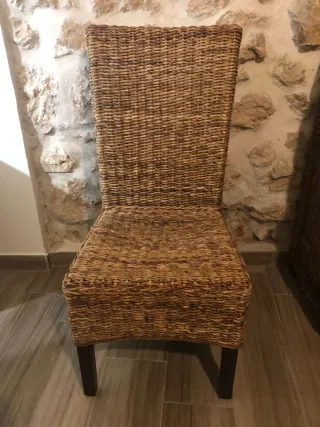 Silla colonial de mimbre y madera