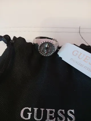 Anillo Guess Hombre Flor de Lis Plata Nuevo