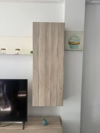 Mueble de madera colgante