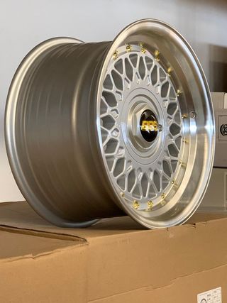 YA ESTAN AQUI!!! 8.25x15 4X100 et20 stilo bbs chr