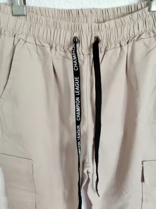 Pantalón cargo beige mujer
