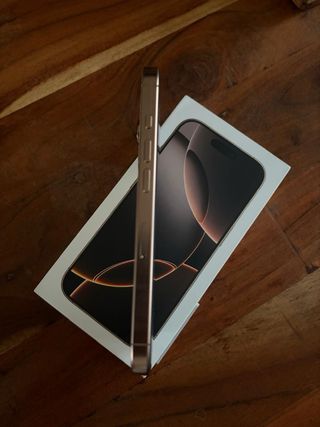 iPhone 16 Pro Dorado