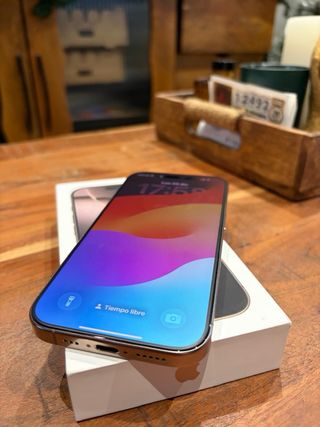iPhone 16 Pro Dorado