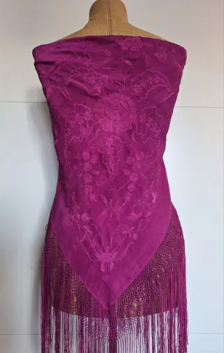 Mantoncillo de Manila bordado