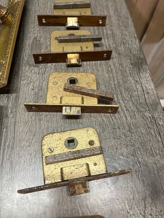 Herrajes de latón para puertas