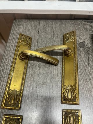 Herrajes de latón para puertas