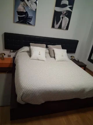Cama canapé y mesitas de noche