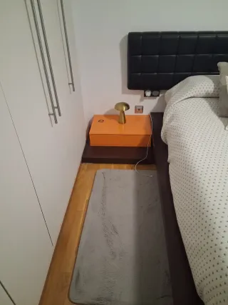 Cama canapé y mesitas de noche