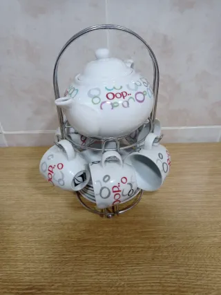 Juego de té porcelana y soporte de metal