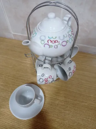 Juego de té porcelana y soporte de metal