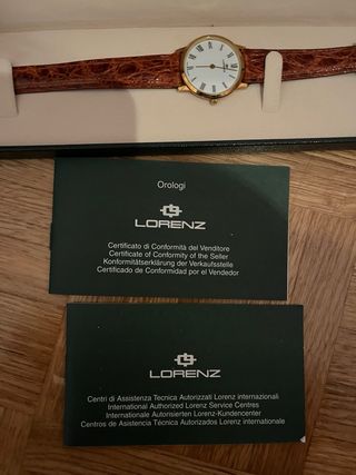 Reloj de mujer marca Lorenz.