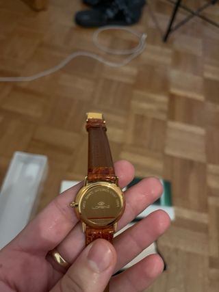 Reloj de mujer marca Lorenz.