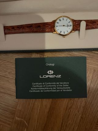 Reloj de mujer marca Lorenz.