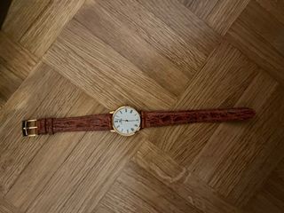 Reloj de mujer marca Lorenz.