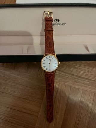 Reloj de mujer marca Lorenz.