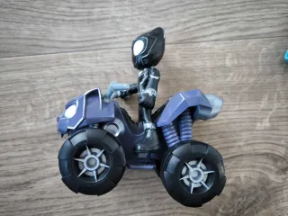 1Spidy y 1 Black Panther con vehículos.