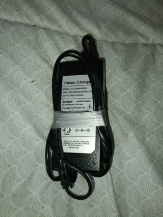 Cargador Patinete Eléctrico 42V 2A