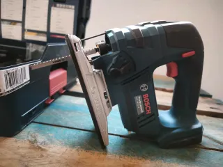 Sierra de calar Bosch GST 18V-LI B