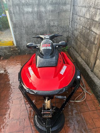Moto de agua Sea-Doo Bombardier Roja