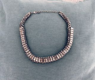 Collar Zara plateado con pedrería