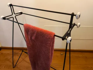 Porta asciugamani a piedi Ikea nero e bianco