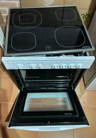 Vitrocerámica y horno Balay indivisible