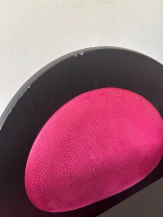 Mesa de comedor y 4 sillas.