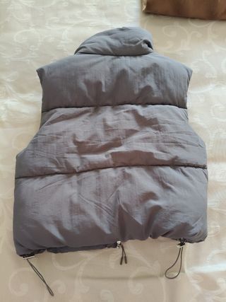 Chaleco acolchado gris Bershka. Nuevo.