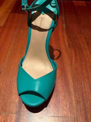 Zapatos de piel de Zara