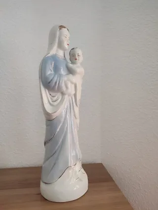 Virgen con Niño de Porcelana