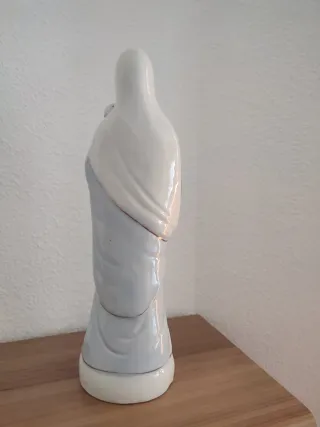 Virgen con Niño de Porcelana