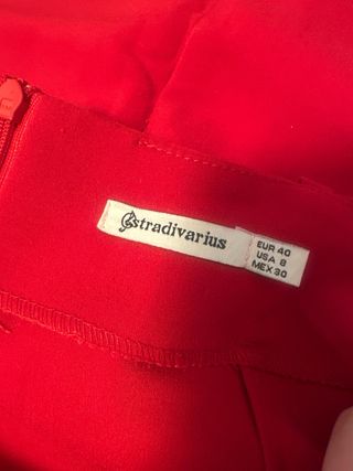 Falda roja Stradivarius Talla 40