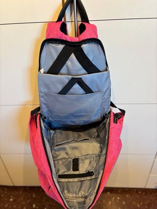 Mochila antirrobo rosa y negra