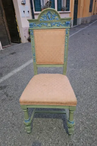 Otto sedie antiche laccate