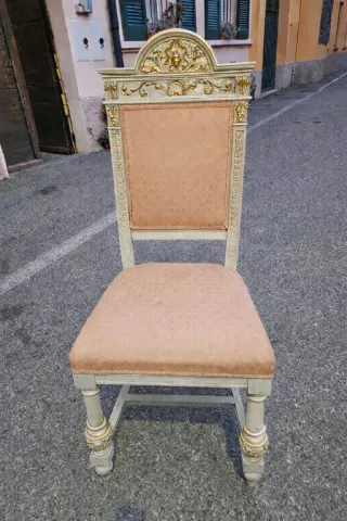 Otto sedie antiche laccate