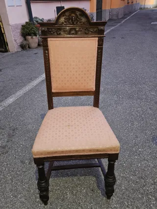 Otto sedie antiche laccate